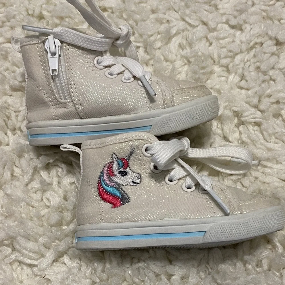 Carters baby girl size 4 Unicorn Embroidered  white glittery High-Top Sneakers